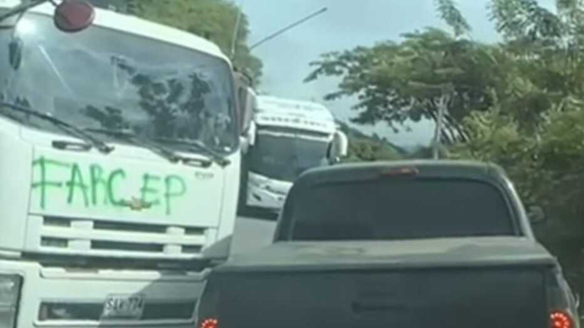 saboteadores realizan retén ilegal en la Carretera Panamericana, entre Popayán y Pasto; pasajeros de vehículos y camiones afectados

 – Ojo critico