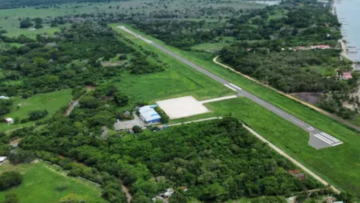 Aeropuerto frente al mar donde se encontraron 50.000 piezas prehispánicas reanuda operaciones de aviación

 – Ojo critico