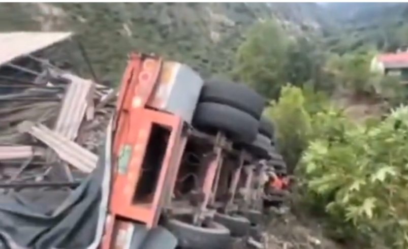 hay al menos dos muertos

 – Ojo critico