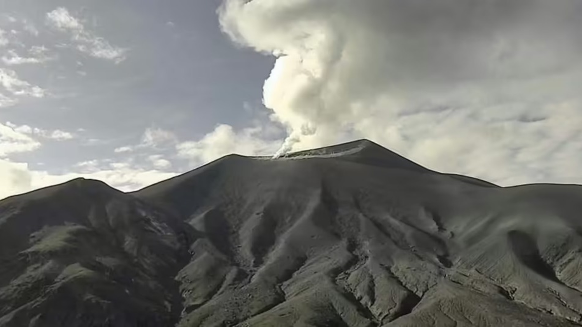 Reportan emisiones de gases, caída de cenizas y fuerte olor a azufre, nuevo récord del SGC

 – Ojo critico