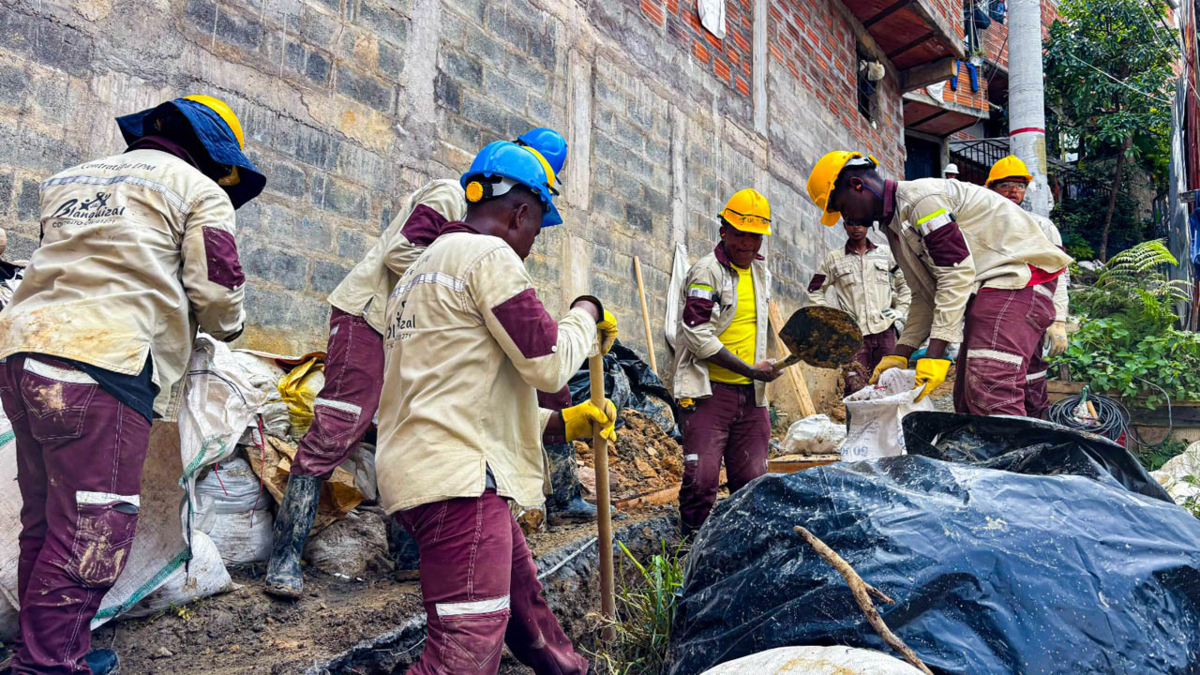 en el caso de Unidos por el Agua se trata de empleo, dignidad y vecinos transformando sus barrios

 – Ojo critico