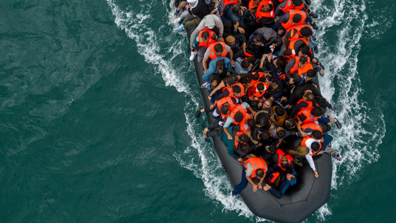 La UE endurece su política migratoria con nuevas normas de retorno y detención prolongada

 – Ojo critico