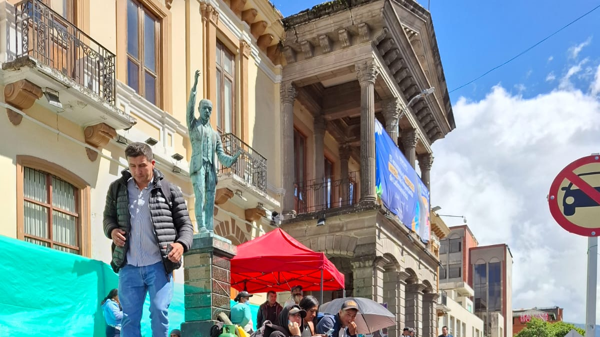 210 familias indígenas y campesinas llegan a Pasto tras ser desplazadas por la violencia en El Peñol

 – Ojo critico