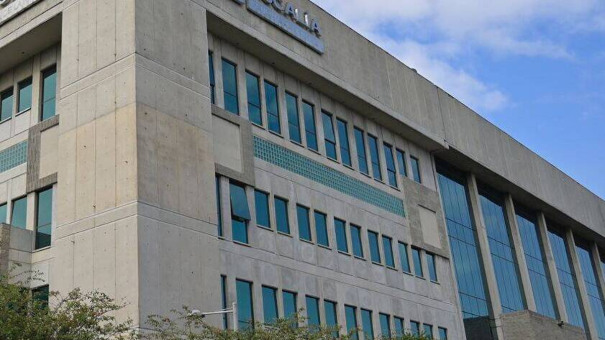 El exdirector de la Fiscalía Distrital del Atlántico es imputado por fraude procesal por una supuesta maniobra encaminada a excluir su cargo del examen de fondo

 – Ojo critico