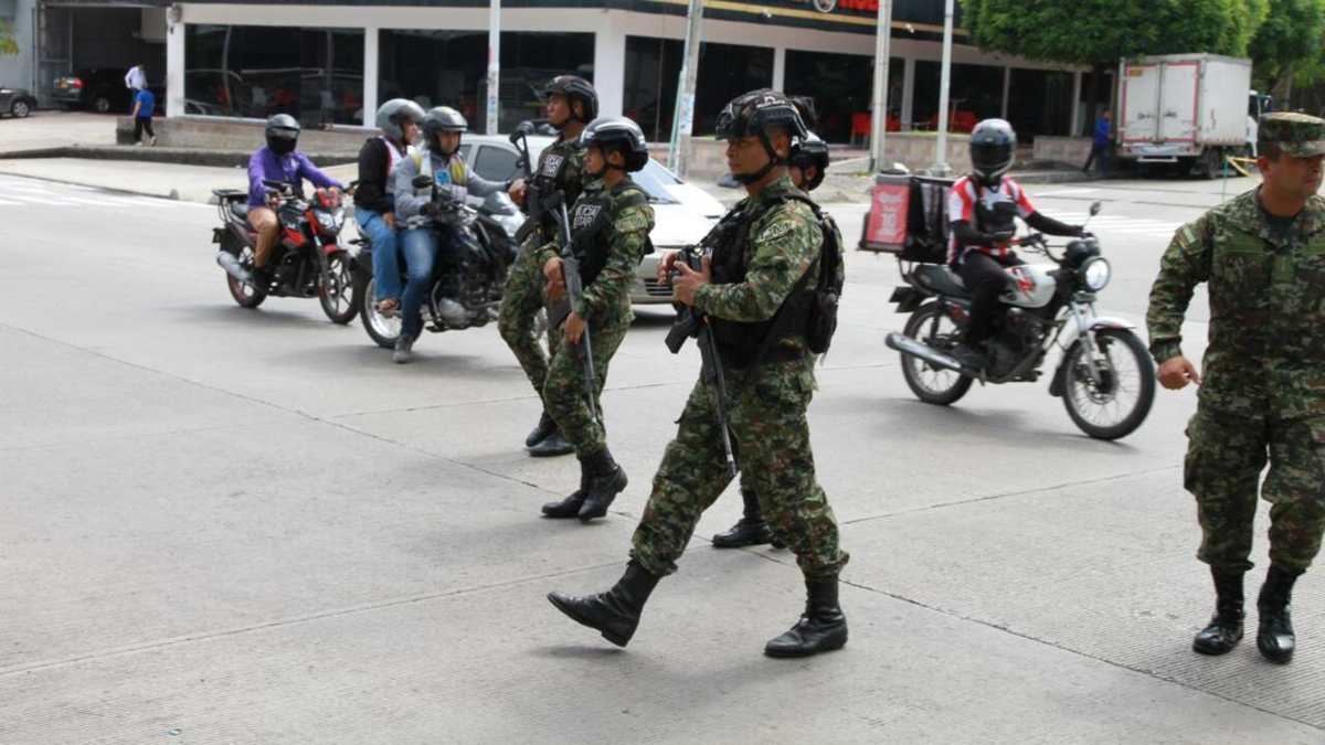 Según el último informe de las autoridades, el número de asesinatos ha disminuido un 40% y las extorsiones un 75%.

 – Ojo critico