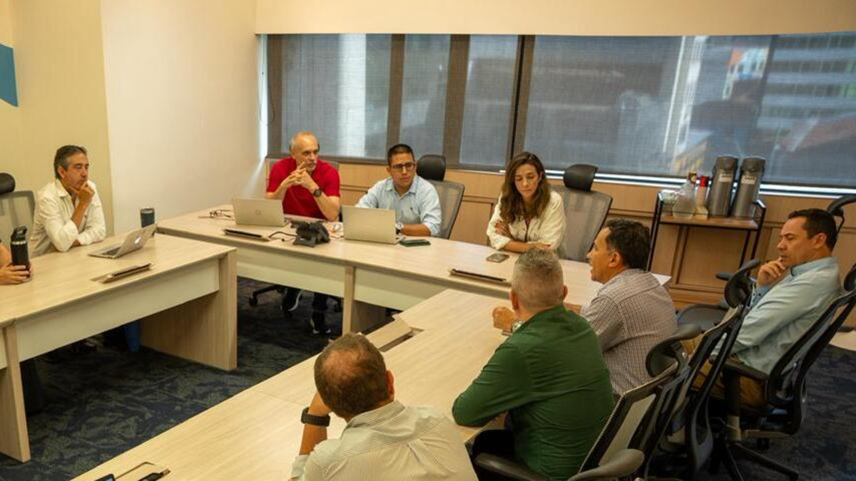 Empleados de bares, discotecas y restaurantes protestan contra el horario de cierre

 – Ojo critico