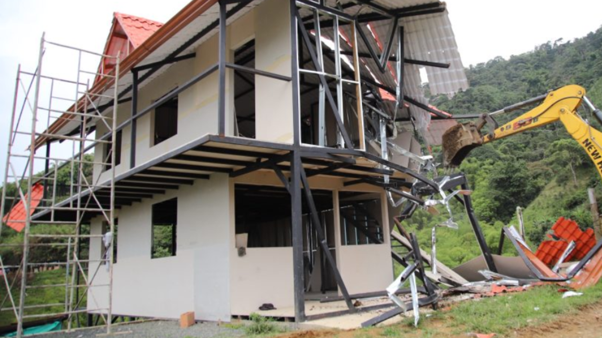 Derriban estructura ilegal en zona rural de Dosquebradas por causar daño ambiental, según autoridades

 – Ojo critico