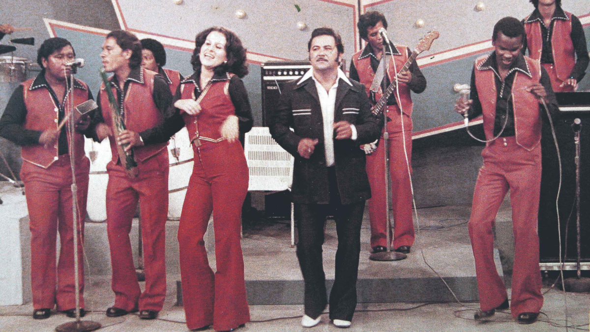 Lleva 60 años encendiendo velas y comenzando la Navidad

 – Ojo critico