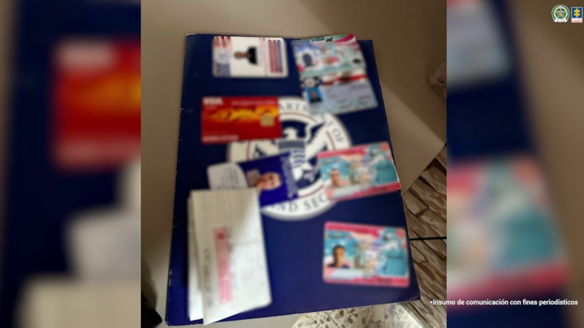 Una organización de fraude continental que pretende gestionar visas estadounidenses, cobra más de 180 millones de dólares en honorarios y tiene una oficina en Medellín.

 – Ojo critico