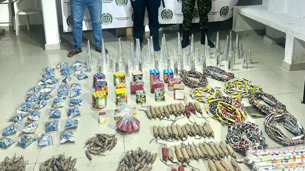 Día de las Velas | La policía atendió 445 casos de peleas y violencia en domicilios de Cali: incautaron 4.583 piezas de pólvora; 86 kilos en un mes

 – Ojo critico