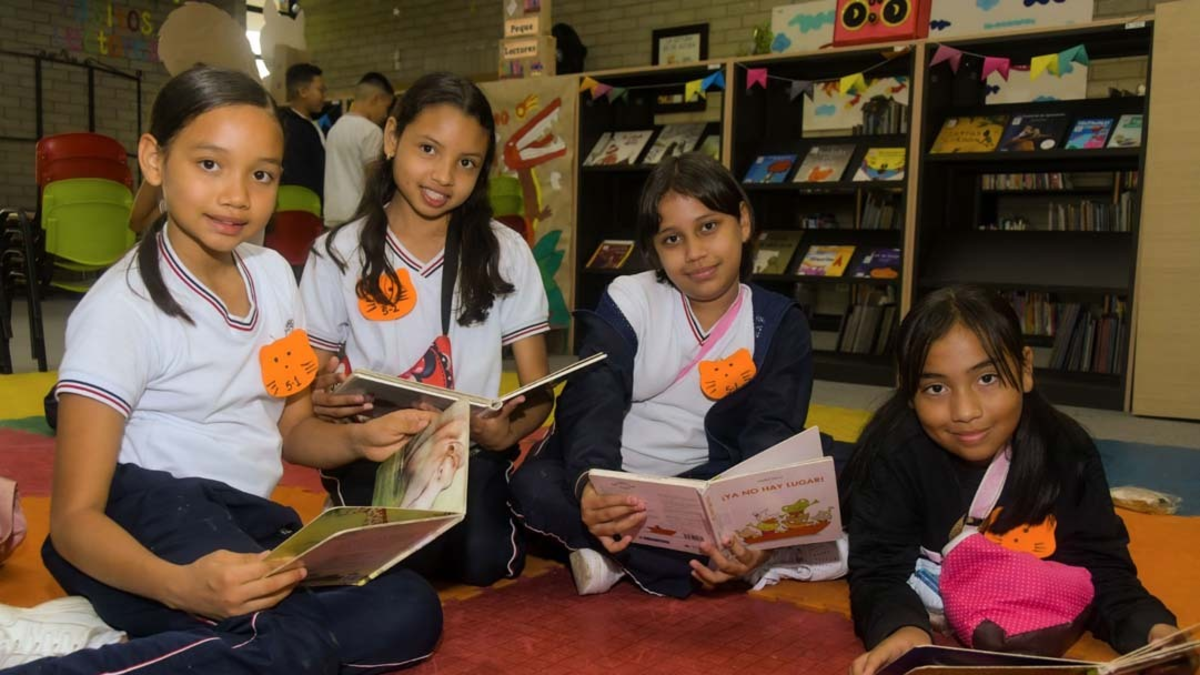 Medellín renueva sus bibliotecas escolares para construir una ciudad lectora desde las aulas

 – Ojo critico