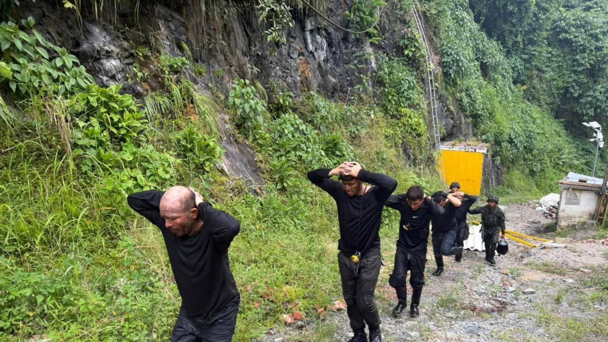 Comando armado ataca mina de esmeraldas en Boyacá «Cinturón Verde».

 – Ojo critico