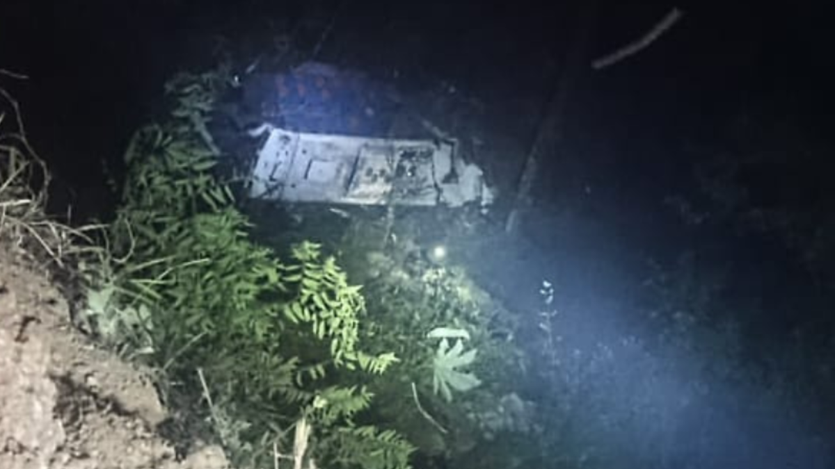 El vehículo quedó destruido en el fondo del abismo

 – Ojo critico