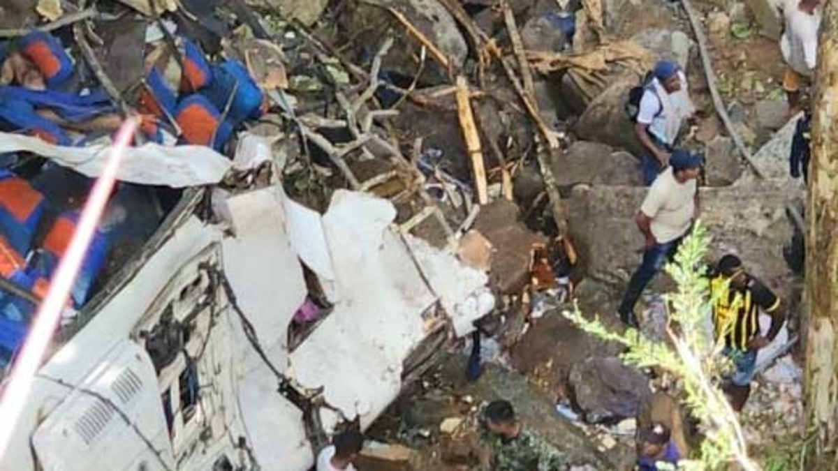 Subió un precipicio de 40 metros

 – Ojo critico