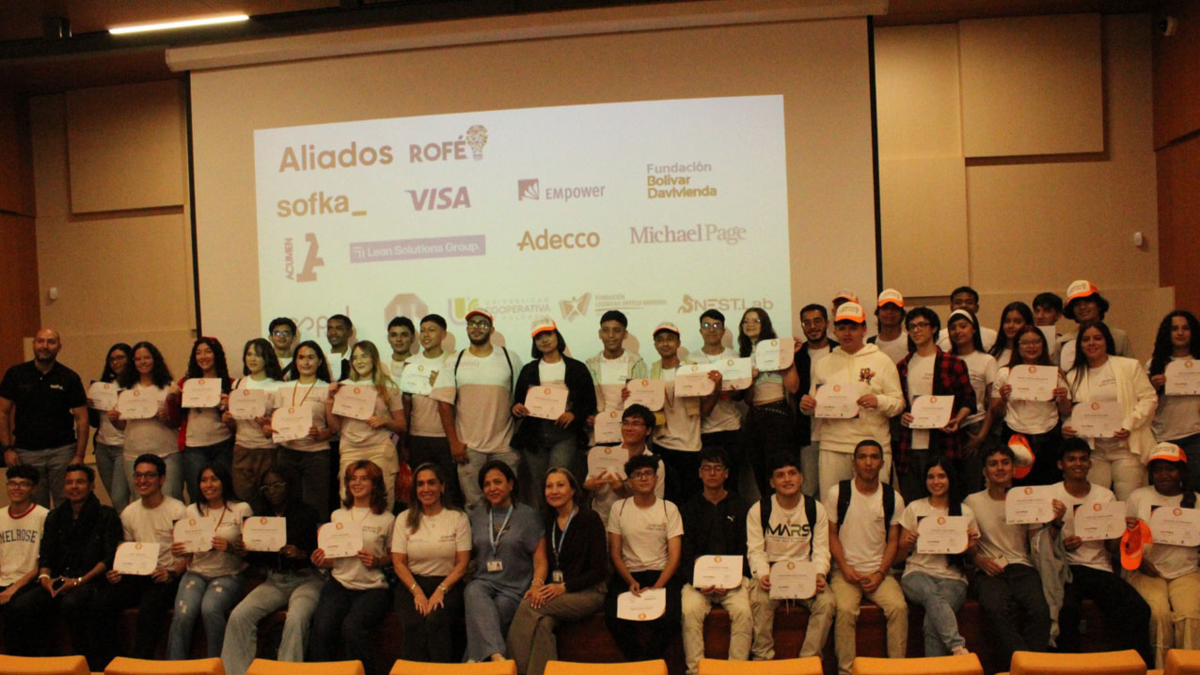 100 jóvenes de Medellín, muchos de barrios desfavorecidos, se gradúan con claves para un futuro digital

 – Ojo critico