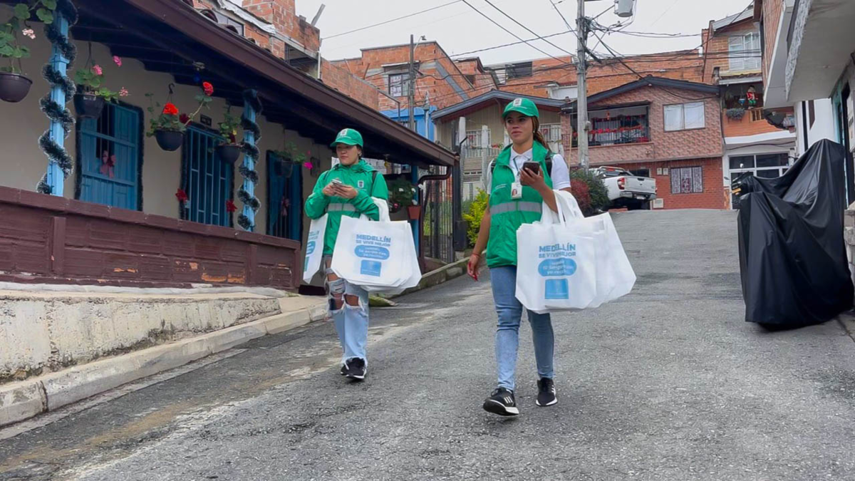 ¿Y si tu basura no fuera basura? Medellín muestra cómo 7.000 hogares están convirtiendo los residuos en oportunidades usando imanes y bolsas biodegradables

 – Ojo critico