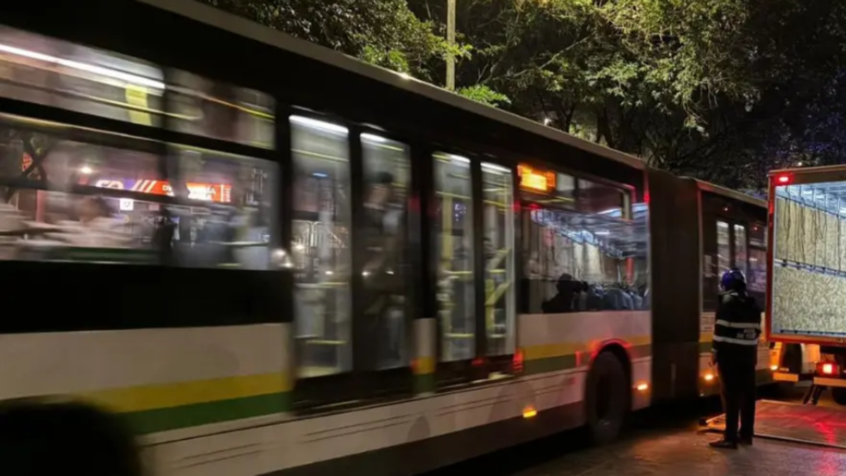 Inmovilizaron 55 vehículos y multaron a más de 80 personas en el carril Metroplús de Medellín

 – Ojo critico