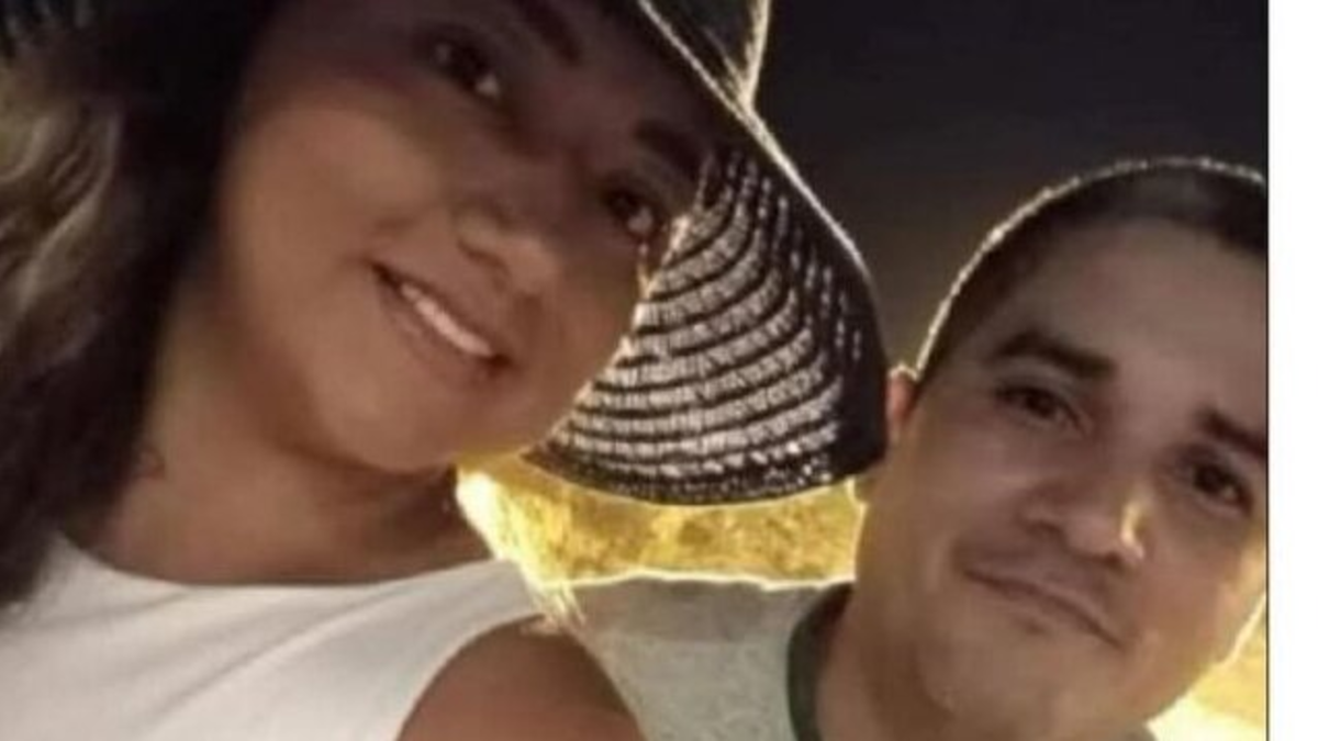 Eran marido y mujer y murieron cuando quedaron atrapados en su coche tras ser atropellados por un camión con remolque.

 – Ojo critico