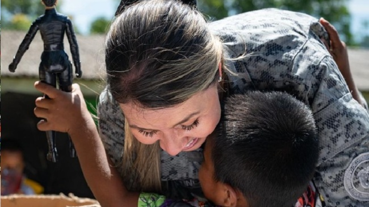 Una maratón de entrega de tres mil regalos a indígenas del Caquetá y Amazonas por Navidad en lugares muy recónditos del país

 – Ojo critico