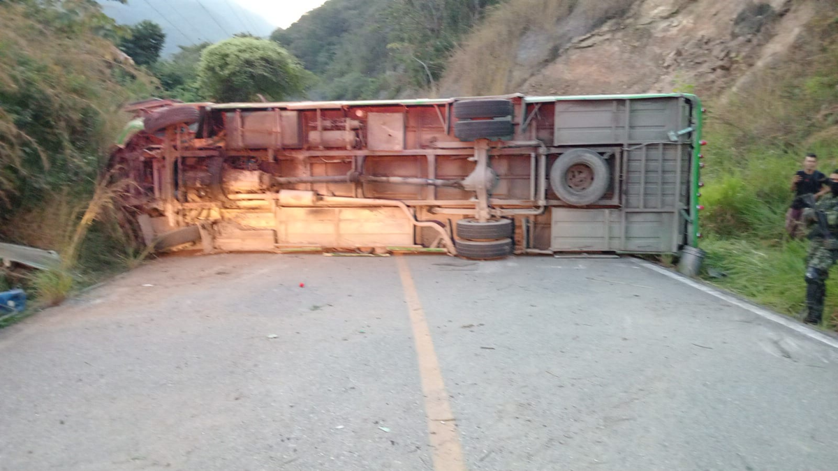 Accidente de autobús con trabajadores subcontratados vinculados a Hidroituango, que dejó varios heridos en la vía a Ituango, Antioquia; esto se sabe

 – Ojo critico