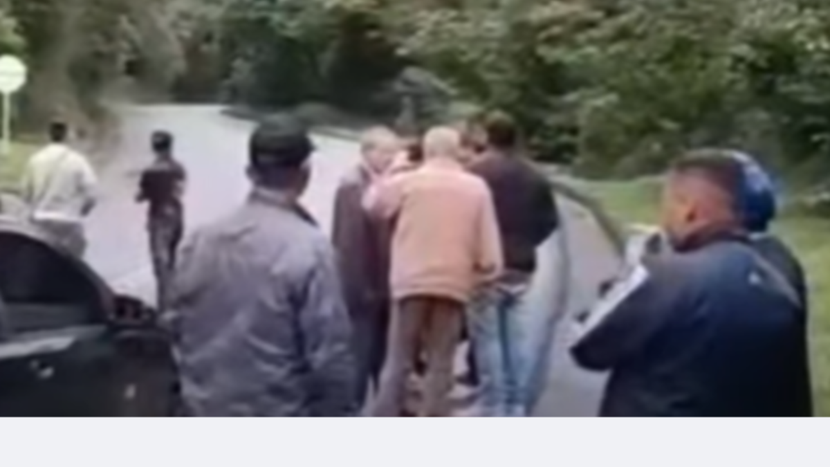 Los viajeros quedaron en medio de una pelea entre disidentes de las FARC y el ejército en la Carretera Panamericana: «¡Están peleando allí!»

 – Ojo critico