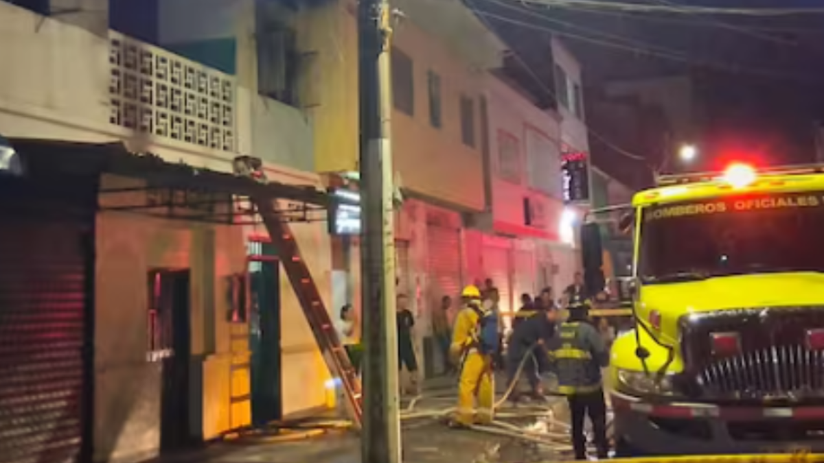 Se sabe que tres personas murieron producto de un grave incendio en un local comercial en Neiva

 – Ojo critico