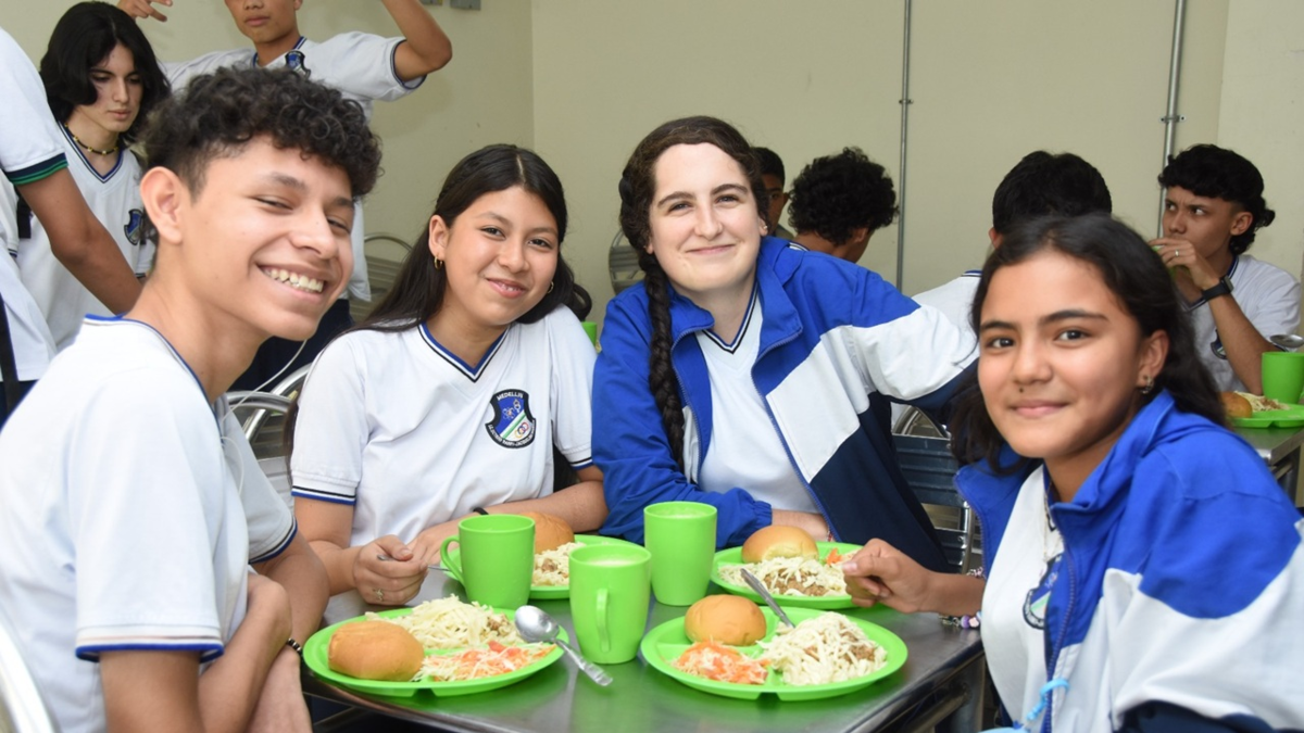 244.000 sueños alimentados en las aulas de Medellín, donde cada bocado es una promesa de igualdad, aprendizaje y futuro

 – Ojo critico