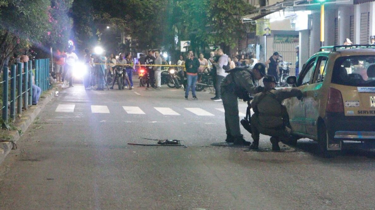 En las fotos | Así quedó la zona del ataque con granada a la patrulla de la Policía en Cali: cuatro personas resultaron levemente heridas

 – Ojo critico