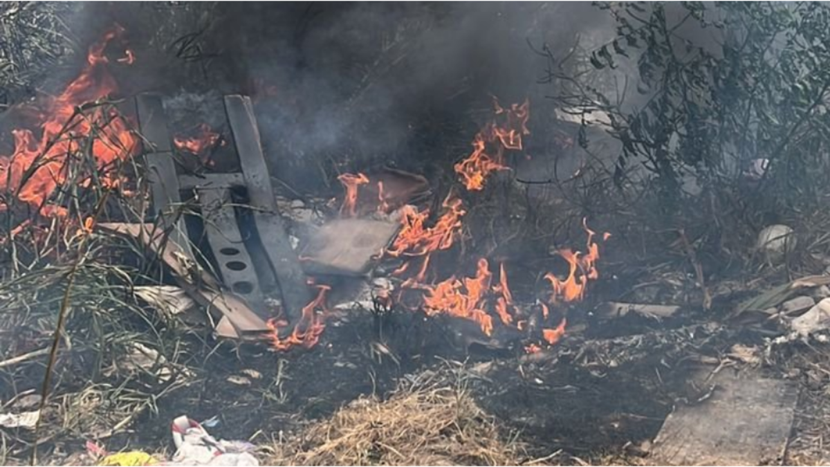 Bomberos de Villavicencio extinguen un incendio en la zona donde se desarrolló una de las Santas Misas en Colombia. Papa Francisco

 – Ojo critico