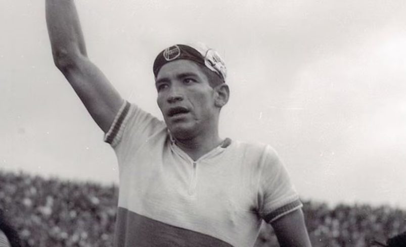 Murió el ciclista Roberto “Pajarito” Buitrago

 – Ojo critico