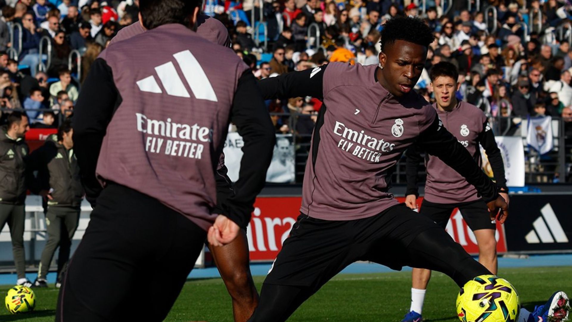 El Real Madrid entrena ante su afición

 – Ojo critico