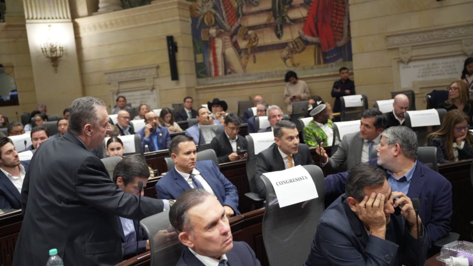 El gobierno juega sus últimas cartas para evitar el colapso de la reforma tributaria

 – Ojo critico