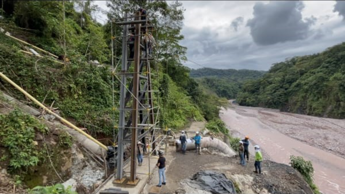 El municipio de Villavicencio lleva cuatro meses sin suministro de agua debido al derrumbe de un puente colgante, que rompió 130 metros de tubería.

 – Ojo critico