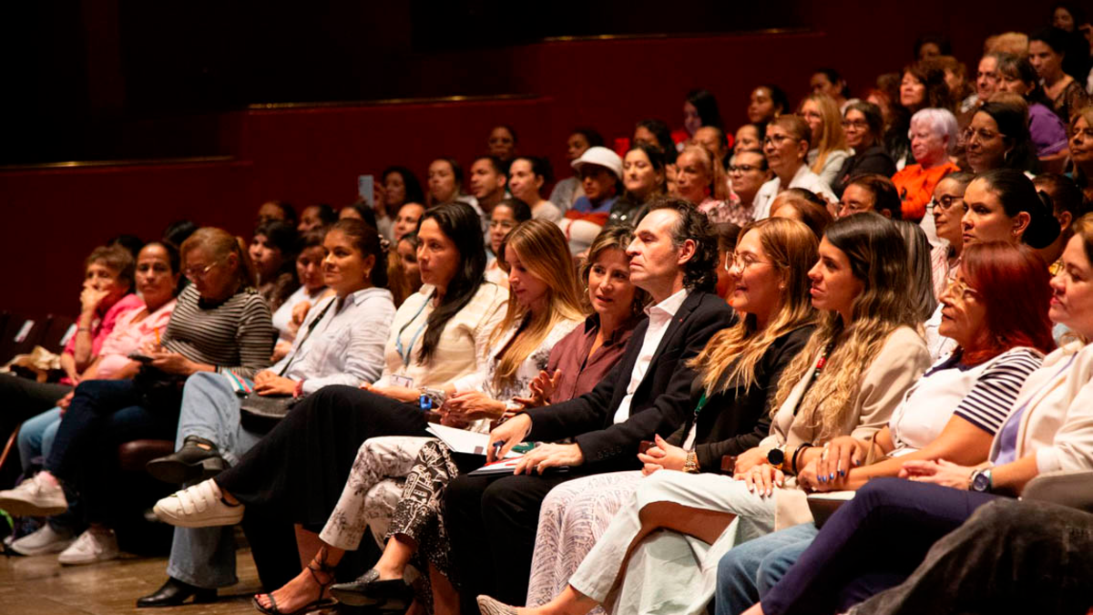 En emocionante evento, la Fiscalía reconoció a 600 beneficiarios del programa Decididas

 – Ojo critico
