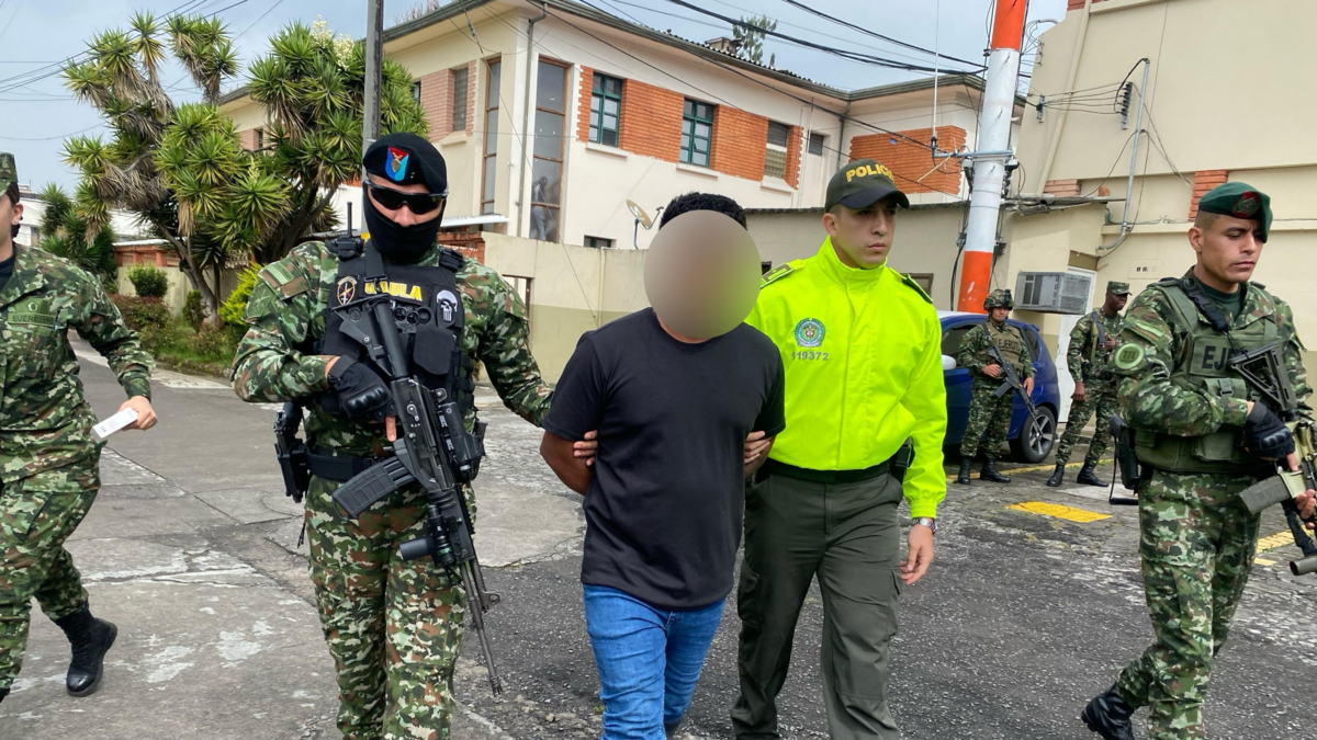 Líder disidente de las Farc se entregó al ejército en Nariño sin saber tener orden judicial válida: fue capturado

 – Ojo critico