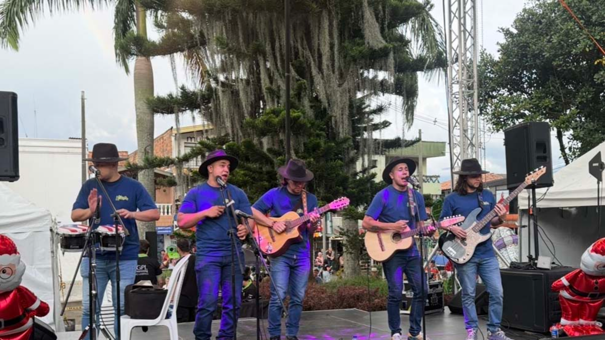 Medellín reafirma su compromiso con los municipios durante el Día de la Cultura, los Servicios y el Reconocimiento

 – Ojo critico