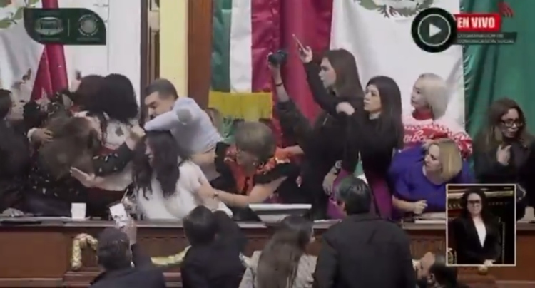 Violencia en el Congreso de la Ciudad de México por InfoCDMX

 – Ojo critico