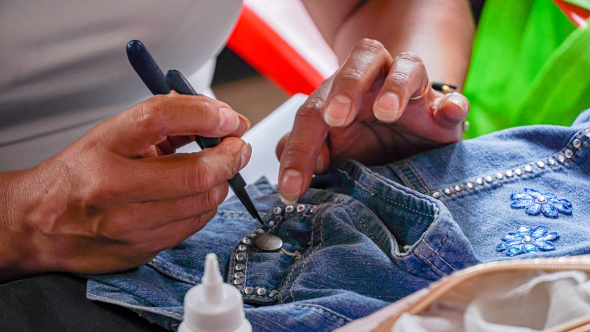 se guarda, se transforma creativamente y se regala con amor en talleres sociales

 – Ojo critico