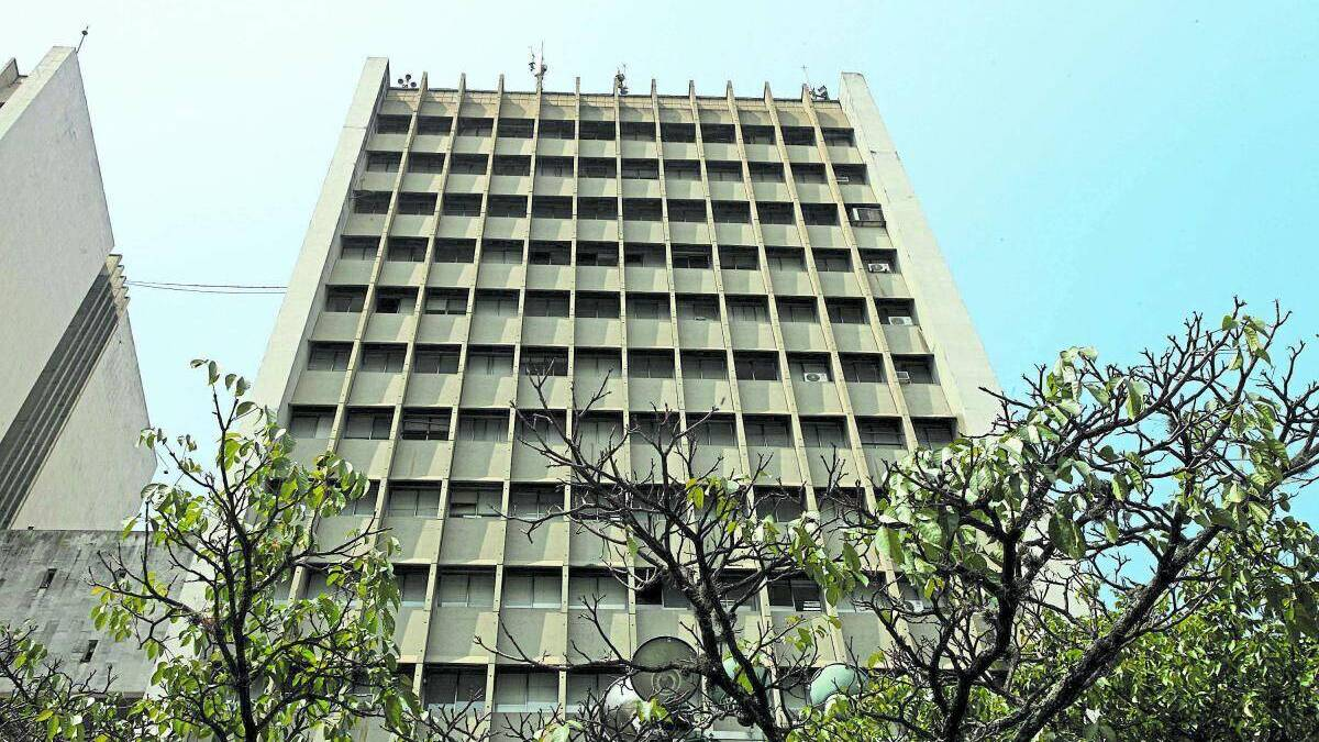 Denuncias por aumento de tarifas de servicios públicos y cierre de puntos de servicio sumergen en el caos la sede central de Emcali

 – Ojo critico