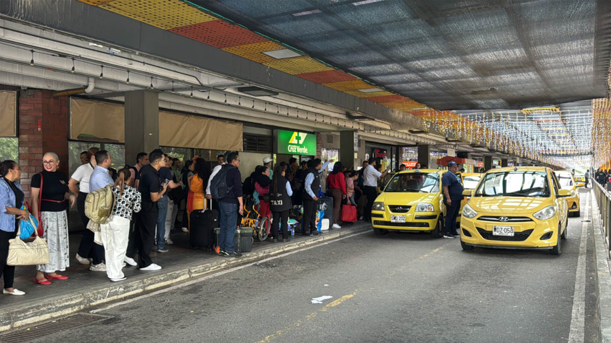 A través de operativos, inspecciones y “ojos bien abiertos”, refuerzan vigilancia en terminales de transporte de Medellín durante el Puente de Reyes

 – Ojo critico