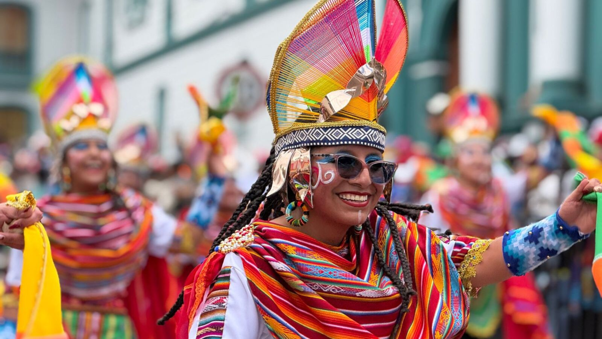 El Carnaval de Blancos y Negros llega a su edición número 100 como muestra de cultura, economía y convivencia en el sur del país

 – Ojo critico