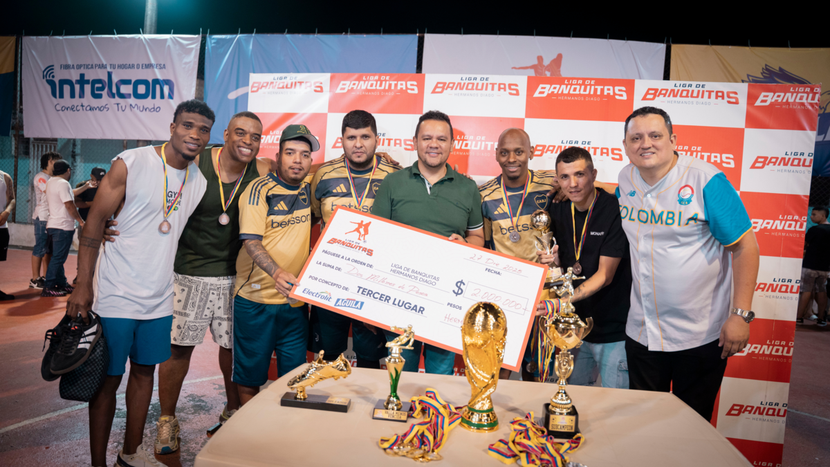 un torneo que va más allá del fútbol callejero y se convierte en esperanza para los jóvenes de los barrios de Cali

 – Ojo critico