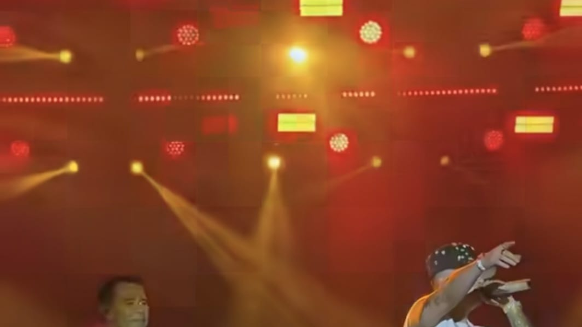 Jhonny Rivera le da inesperada sorpresa a su hijo Andy en el carnaval de blancos y negros en Pasto

 – Ojo critico