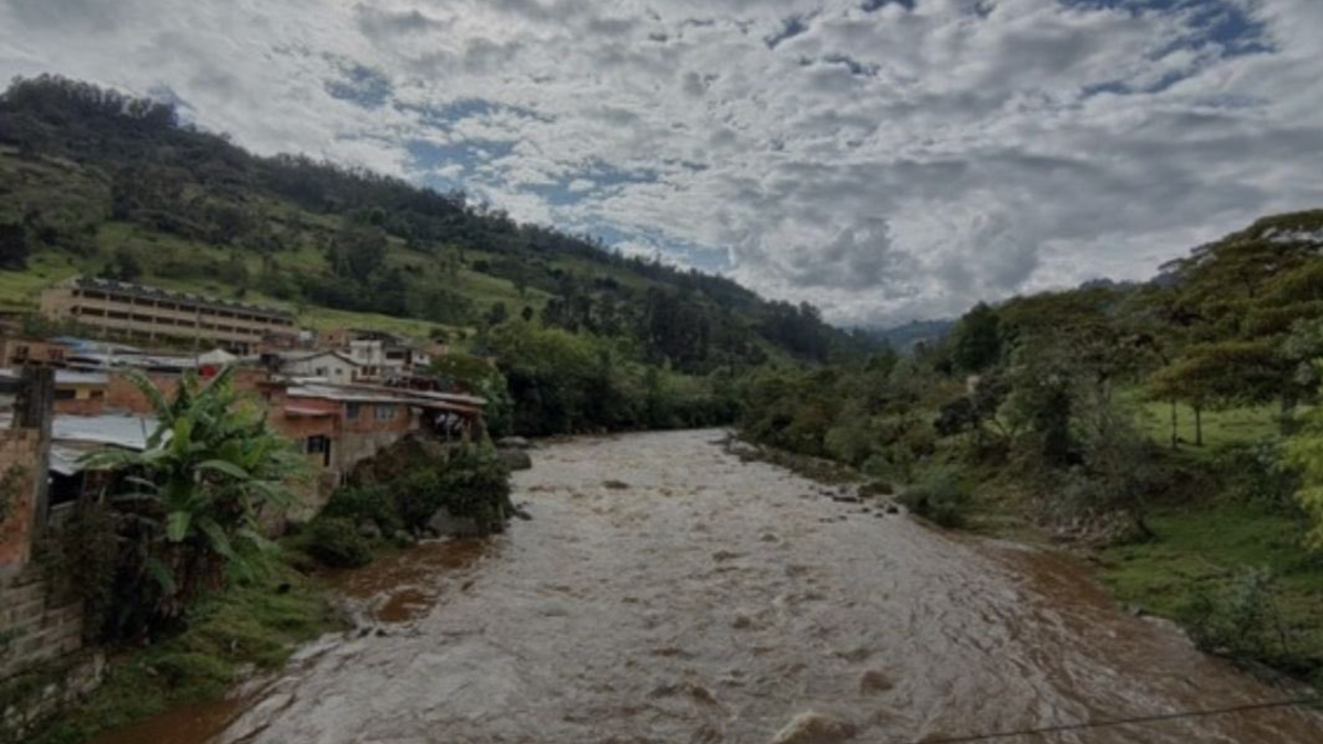 Las inundaciones afectan a varios sectores, dejando 10 muertos, 21 heridos y más de 1.200 familias afectadas.

 – Ojo critico