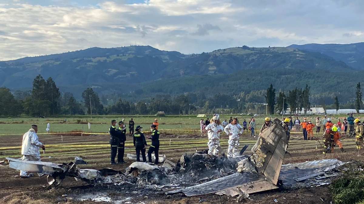En un accidente de avioneta esta tarde en Paipa (Boyacá) habrían muerto el cantante Yeison Jiménez y sus músicos

 – Ojo critico