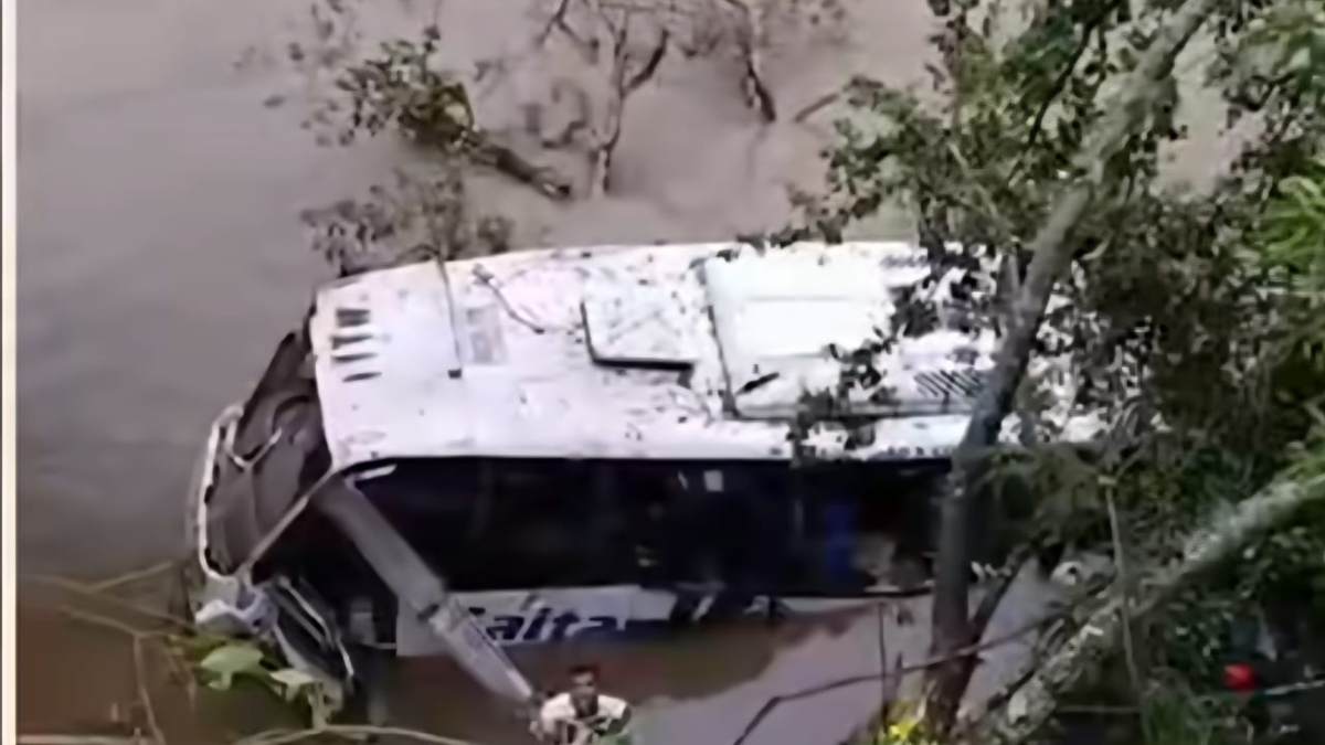 habría caído al agua tras fatal accidente que dejó 15 heridos

 – Ojo critico