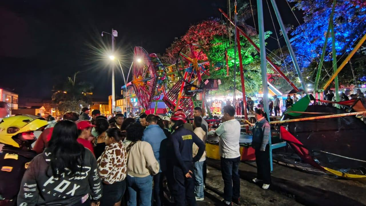 Así fue el operativo de rescate tras el desplome de una atracción mecánica, que dejó varias personas heridas durante la feria Barbosa en Santander

 – Ojo critico