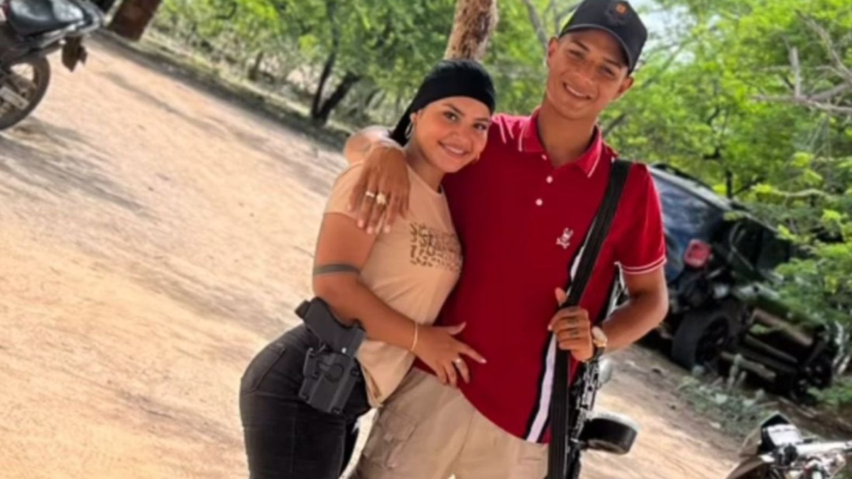 Durante un bombardeo militar a las Autodefensas Conquistadores de la Sierra, se suelta el apodo de «La Bebecita», pero el peligroso líder escapa

 – Ojo critico