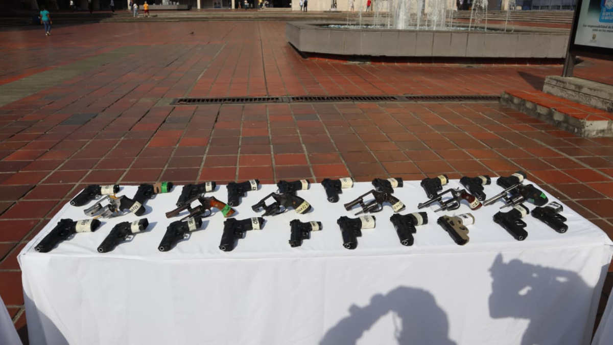 Ofrecen recompensa de hasta $20 millones por información que permita desmantelar talleres clandestinos de armas de fuego en Cali

 – Ojo critico