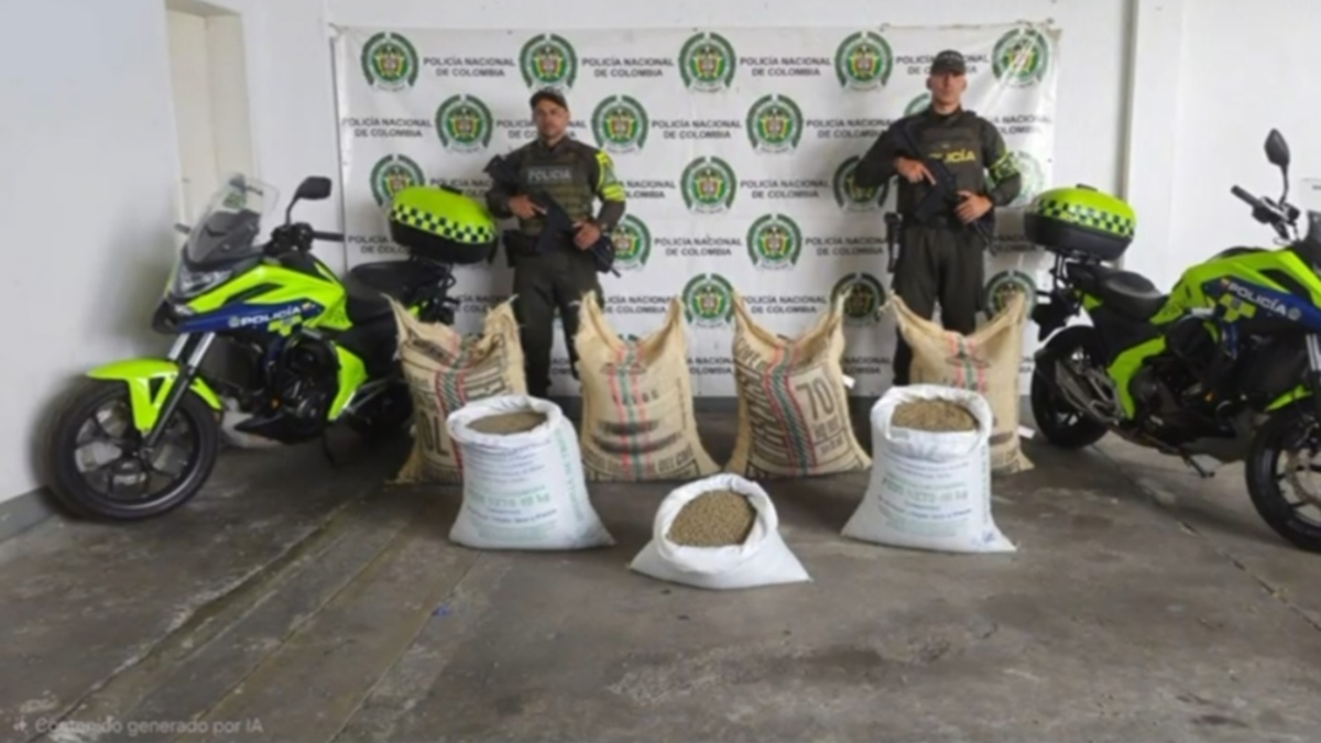 En una vieja cabaña de madera en la carretera entre Buga y Buenaventura se escondieron cuatro bolsas y tres lonas de café por valor de 18 millones de dólares.

 – Ojo critico